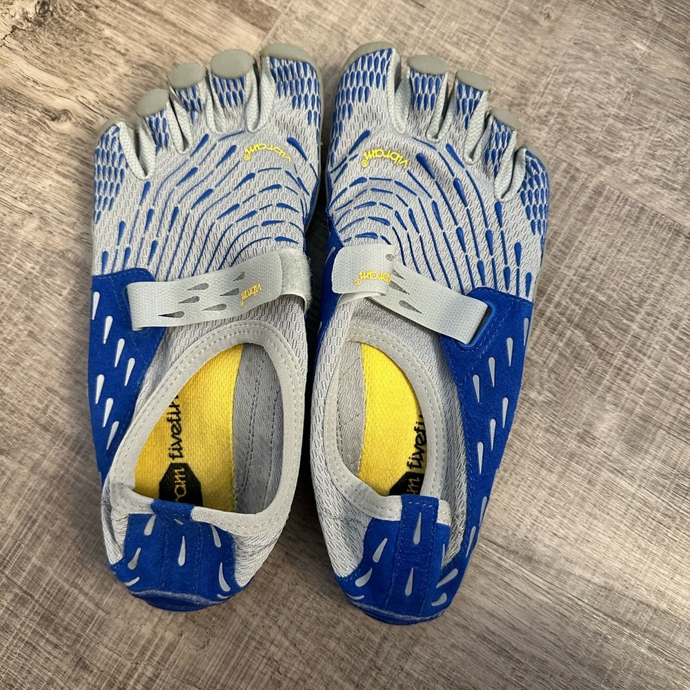 Vibram fiverfingers shoes